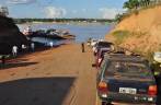 Fila da balsa para atravessar o Rio Madeira e chegar à Porto Velho, a capital de Rondônia